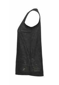 Sort tanktop med et tekstureret mønster, der har en rund halsudskæring og brede ærmegab. Inkluderer en lille grøn logo ved kanten.