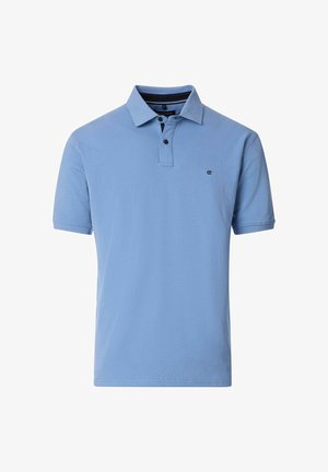 Hellblaues Polo-Shirt mit klassischem Kragen, zwei Knöpfen, kurzen Ärmeln und kleinem Logo auf der linken Brust.