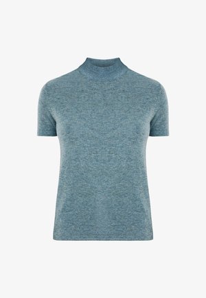 Svetr s krátkým rukávem, světle modré pletené barvy s mock výstřihem, zobrazený na bílém pozadí.