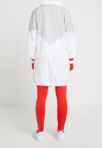 Hummel Hive Träningsjacka - white