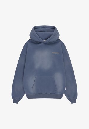 Sinine ülemõõdus dressipluus esikülje kängurutasku ja väikese "ANOTHER COTTON" tekstiga rinnal, soonikkoes varrukaotsad ja ääreosa.