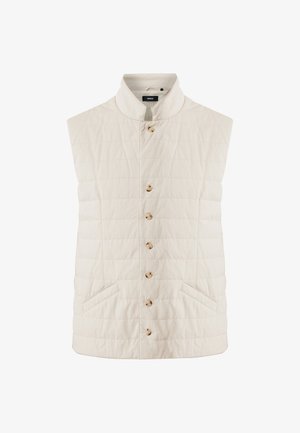 Gilet matelassé beige avec col montant, boutons sur le devant et deux poches latérales. Présente des coutures pour ajouter de la texture et un fini lisse.