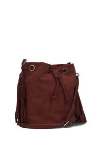 Bordeaux suède emmerdeur met franjes, trekkoordsluiting en metalen oogjes. Heeft een enkele, verstelbare schouderband.