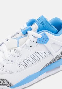 Jordan JORDAN SPIZIKE - Zapatillas - white/university blue/wolf grey/anthracite