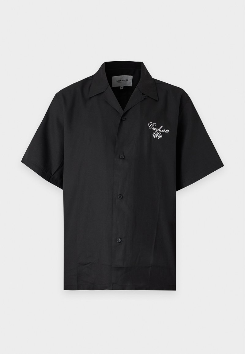 Camicia nera a maniche corte con bottoni e colletto, con logo scritto bianco "Carhartt Wip" sul petto sinistro.