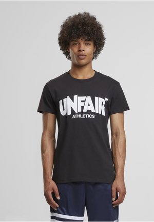 UNFAIR ATHLETICS CLASSIC LABEL - Apdrukāts T-krekls - black