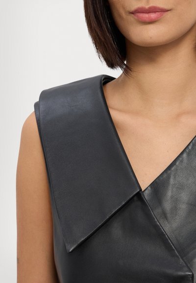 STUDIO ID Vest - nappa black