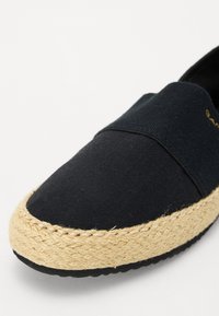 Thumbnail Image 6