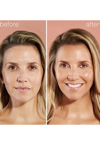 Due ritratti ravvicinati di una donna, etichettati "prima" e "dopo". A sinistra si vede il tono della pelle naturale, a destra presenta un aspetto luminoso e un sorriso più brillante.