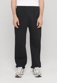 FLUFFY-Treningoapatinėdalis-black