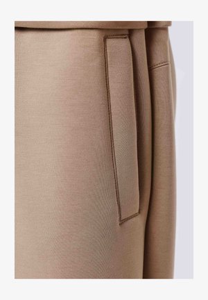 Beige broek van zachte stof met een zijzak, een strak gestroomlijnd ontwerp en zichtbare stiksels.