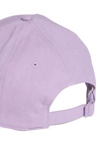 Lilac cap with a curved brim, made of textured fabric. Features an adjustable strap at the back and ventilation holes on top.