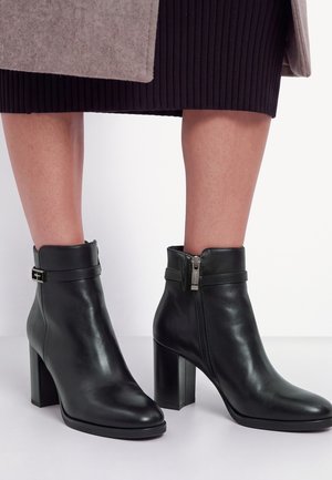 Tamaris, Bottines à talons hauts - black matt