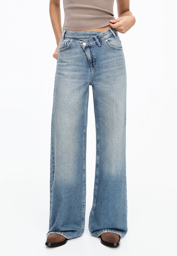 WIDE WITH CROSSOVER WAIST - Jeans Relaxed Fit