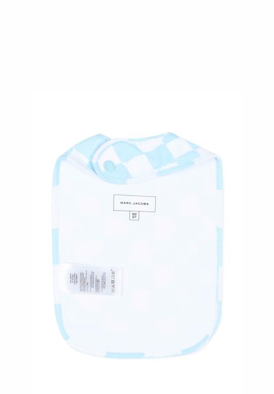 Bavoir pour bébé avec bordure à carreaux blancs et bleu clair, fermeture à pression, et étiquette "Marc Jacobs" taille 6 mois.