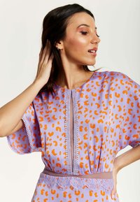 Liquorish CHEETAH PRINT MIDI WITH DETAILING - Day dress - multicoloured