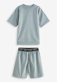 Jasnoszary bawełniany T-shirt z krótkimi rękawami i dekoltem w kształcie V, w połączeniu z pasującymi szortami z czarną elastyczną talią z napisem "NEXT".