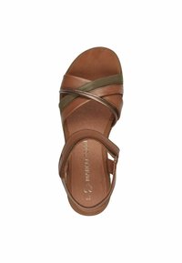 Sandalo in pelle marrone con fasce incrociate in tonalità di marrone e verde oliva, dotato di una soletta imbottita e una suola testurizzata.