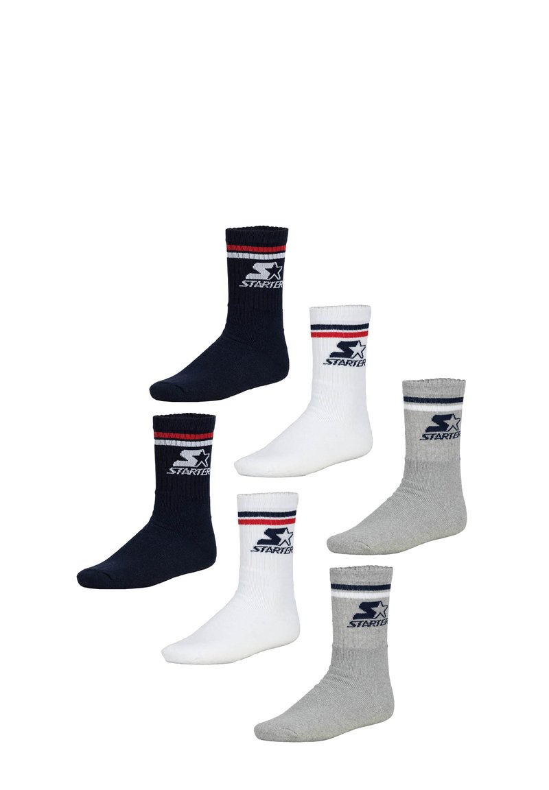 Fünf Paar Socken aus einem Baumwollmix in Marineblau, Weiß und Grau. Jede Socke hat einen gerippten Abschluss mit roten und blauen Streifen sowie dem "Starter"-Logo.