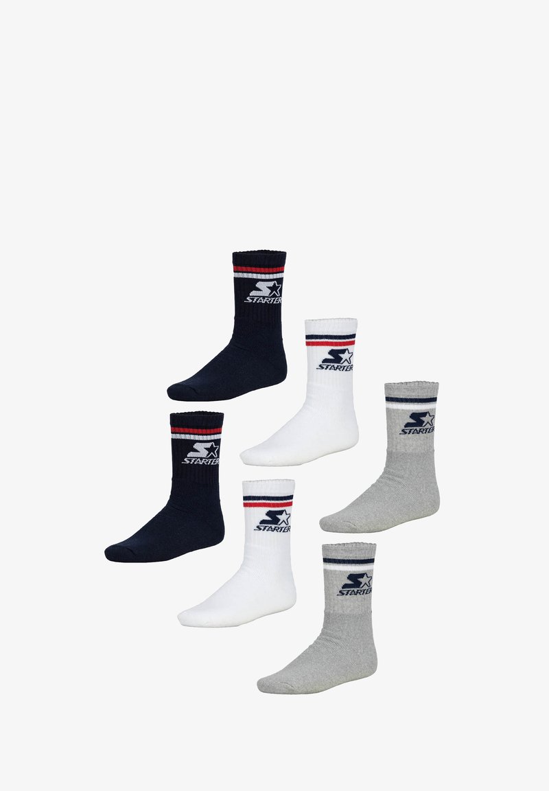 Fünf Paar Socken aus einem Baumwollmix in Marineblau, Weiß und Grau. Jede Socke hat einen gerippten Abschluss mit roten und blauen Streifen sowie dem "Starter"-Logo.