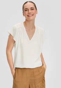 s.Oliver BLACK LABEL MIT SMOK-DETAIL - Blouse - ecru