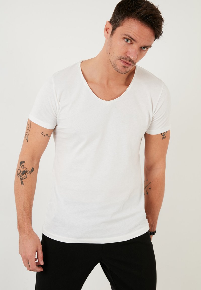 Buratti V-NECK - Jednoduché tričko - ecru