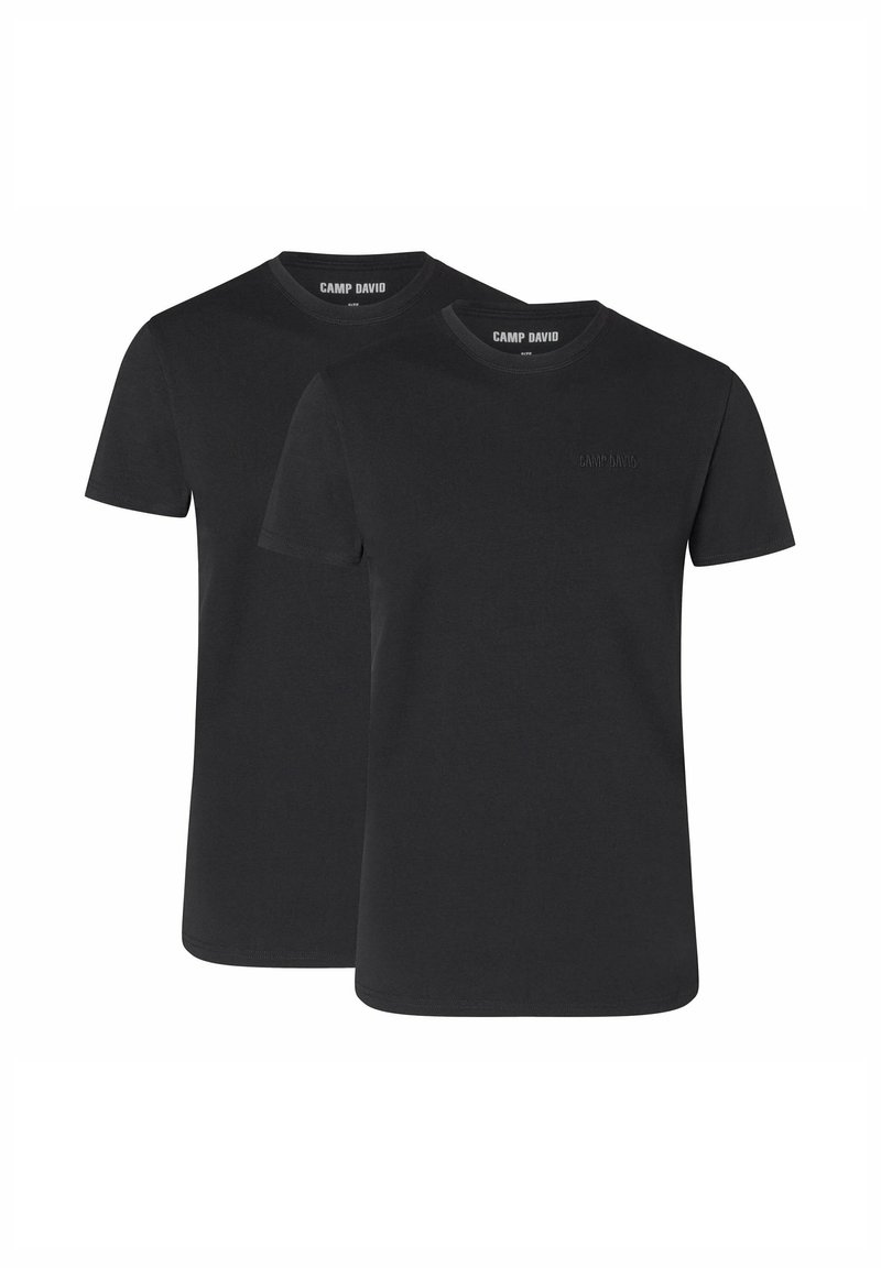 T-shirt in cotone nero con design a girocollo, caratterizzata da maniche corte e un discreto logo "CAMP DAVID" impresso sul petto.