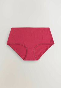 Rote Baumwoll-High-Waist-Slips mit glatter Textur, elastischem Bund und kontrastierenden Nähten entlang der Kanten. Standard-Briefschnitt.