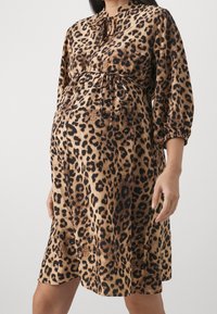 ONLY MATERNITY Vestido informal - sand