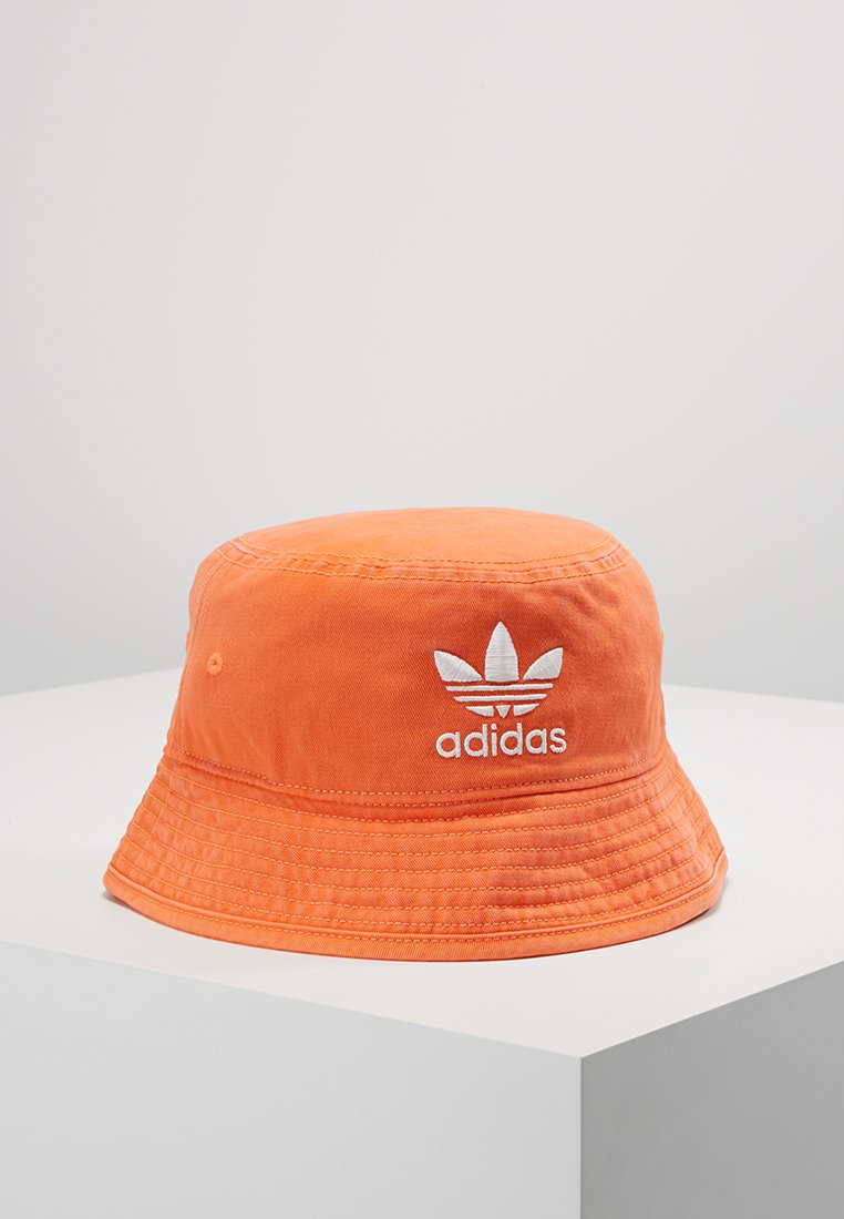 bucket adidas