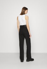 Levi's® HIGH LOOSE - Calças de ganga à boca de sino - black denim