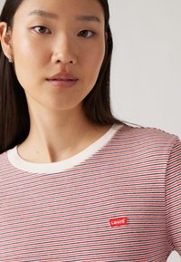 Levi's® ESSENTIAL TEE - Top dugih rukava - turmeric stripe flame scarlet