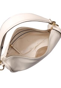 Weiße Lederhandtasche mit abgerundeter Form, goldfarbenen Beschlägen und Reißverschluss. Das Innere verfügt über ein Stofffutter und eine Einschubtasche.