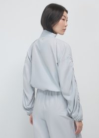 Calliope SPOLVERINO MANICHE ARRICCIATE - Giacca outdoor - grigio perla