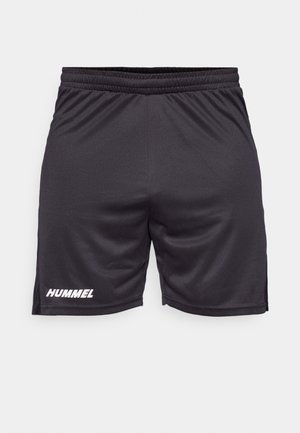 Pantalones cortos deportivos negros, confeccionados con una tela suave y ligera. Presentan una cintura elástica y el logo "HUMMEL" en blanco en la pierna izquierda.