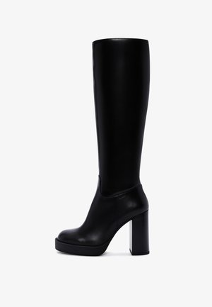 Black knee-high boot made of smooth leather. Features a rounded toe, a chunky high heel, and a minimalist design with no visible patterns.