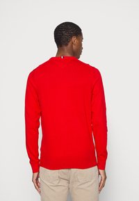 Tommy Hilfiger PIMA ORG CTN CASHMERE CREW NECK - Camisola - empire flame