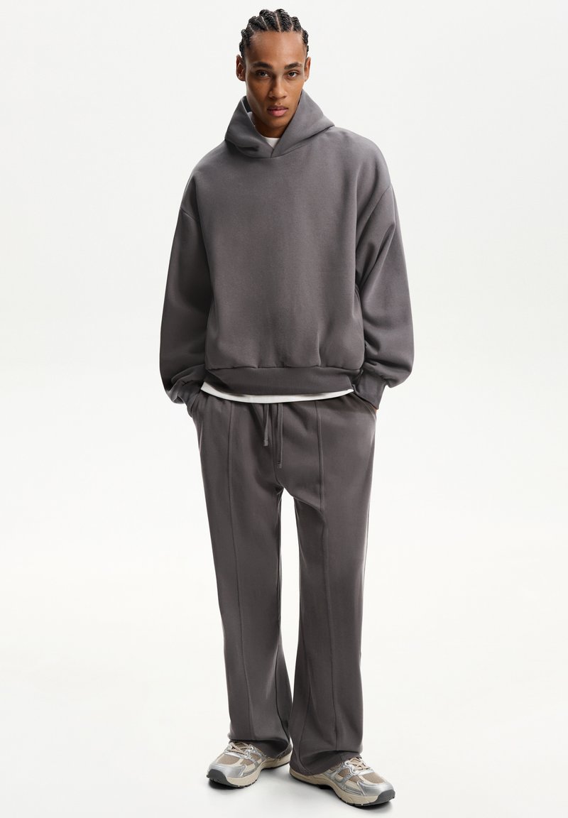 Bershka WIDE-LEG Pantaloni sportivi dark grey/grigio scuro