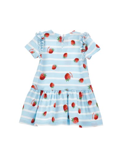 Φωτεινό γαλάζιο φόρεμα για νήπιο με λευκές οριζόντιες ρίγες, κόκκινο σχέδιο φράουλας, κοντά μανίκια με βολάν και φούστα με πιέτες.