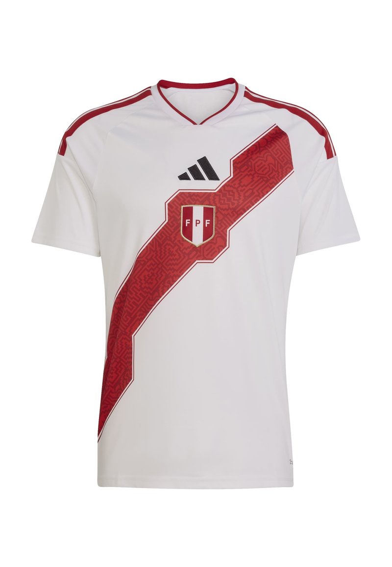 Bijela nogometna majica s hrabrim crvenim dijagonalnim dizajnom, sa složenim uzorcima. Crni Adidas logo na gornjem desnom dijelu i FPF grb.