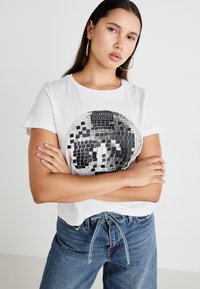 Noisy May NMNATE DISCO  - T-shirt imprimé - bright white
