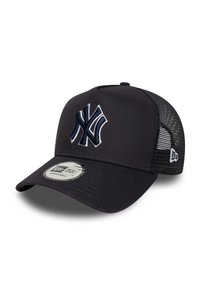 Svart baseballcaps med mesh-bakgrunn, med en hevet brodert logo. Justerbar stropp, buet skygge og teksturert stoff.