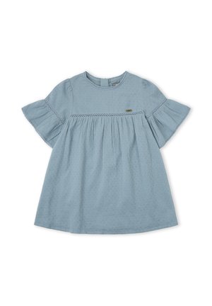 Vestido de bebé azul claro con mangas cortas con volantes, ribete de encaje en el pecho y las mangas, y cuello redondo con cierre de botón en la parte trasera.