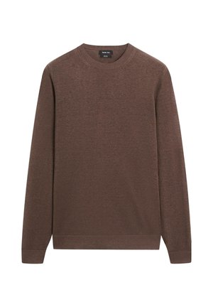 Brauner Langarm-Pullover mit Rundhalsausschnitt, Rippbündchen an Ärmeln und Saum, aus feinem Strickstoff, auf weißem Hintergrund präsentiert.