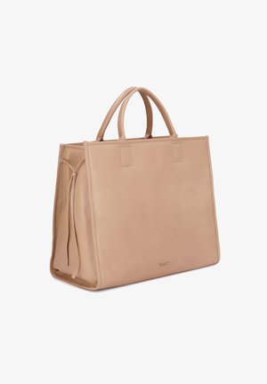 Beige lædertaske med dobbelte håndtag, rektangulær form, sideløs snøring og lille gult "Kazar"-logo på frontens nederste midte.