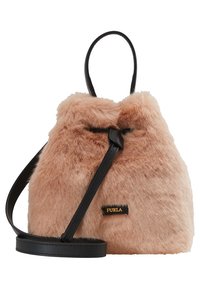 Sac seau en fausse fourrure rose pâle avec fermeture à cordon en cuir noir et bandoulière, petit logo doré Furla à l'avant.