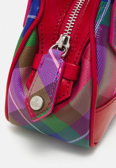 Vivienne Westwood MINI YASMINE CHAIN - Borsa a mano - candy