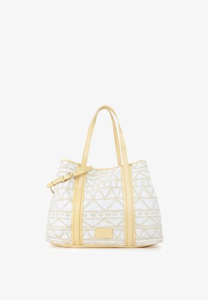 Beige en witte patroon draagtas met twee lange handvatten en een verstelbare schouderband, weergegeven tegen een witte achtergrond.