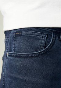 Next REGULAR FIT OVERDYED - Džínsy s rovným strihom - ink blue