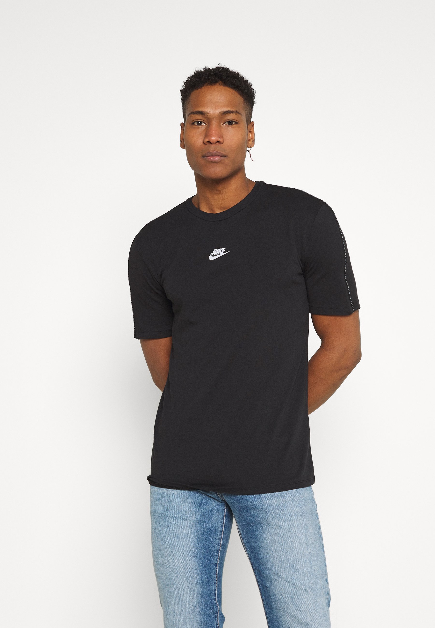 t shirt nike repeat